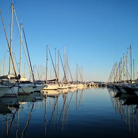 Lägenhet A Port - Proche De Toutes Commodites Hyères