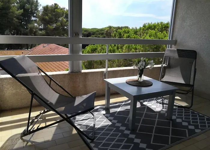 Apartment A Port - Proche De Toutes Commodites Hyeres