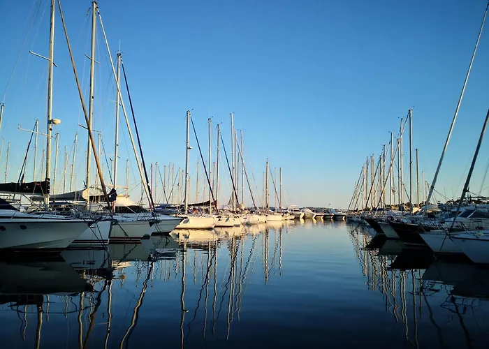 Apartment A Port - Proche De Toutes Commodites Hyères